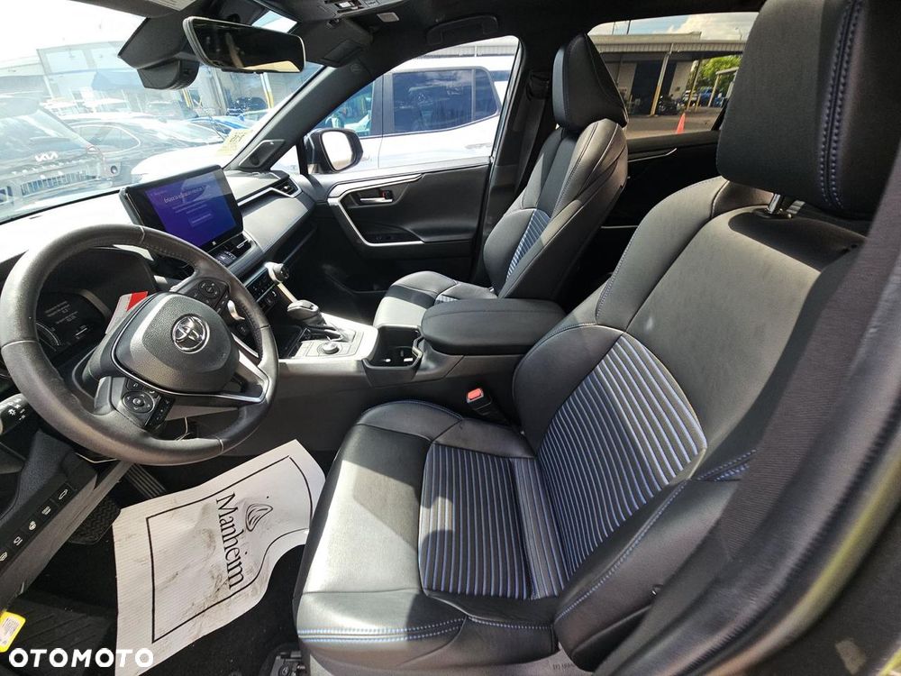 Toyota RAV4 - 8