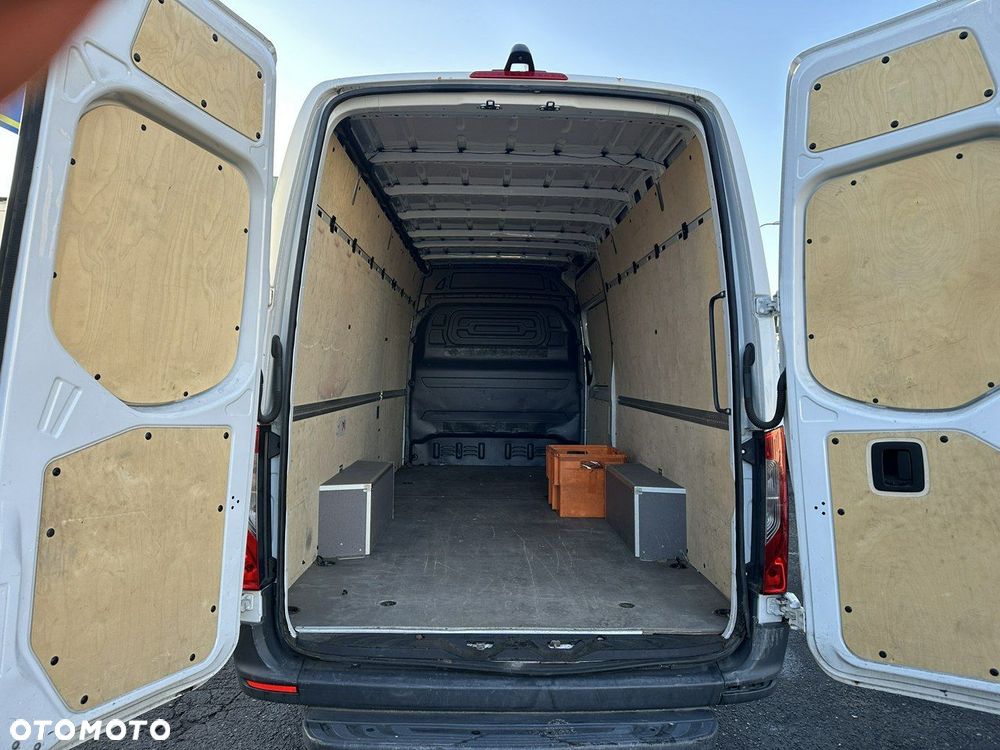 Mercedes-Benz Sprinter - 16