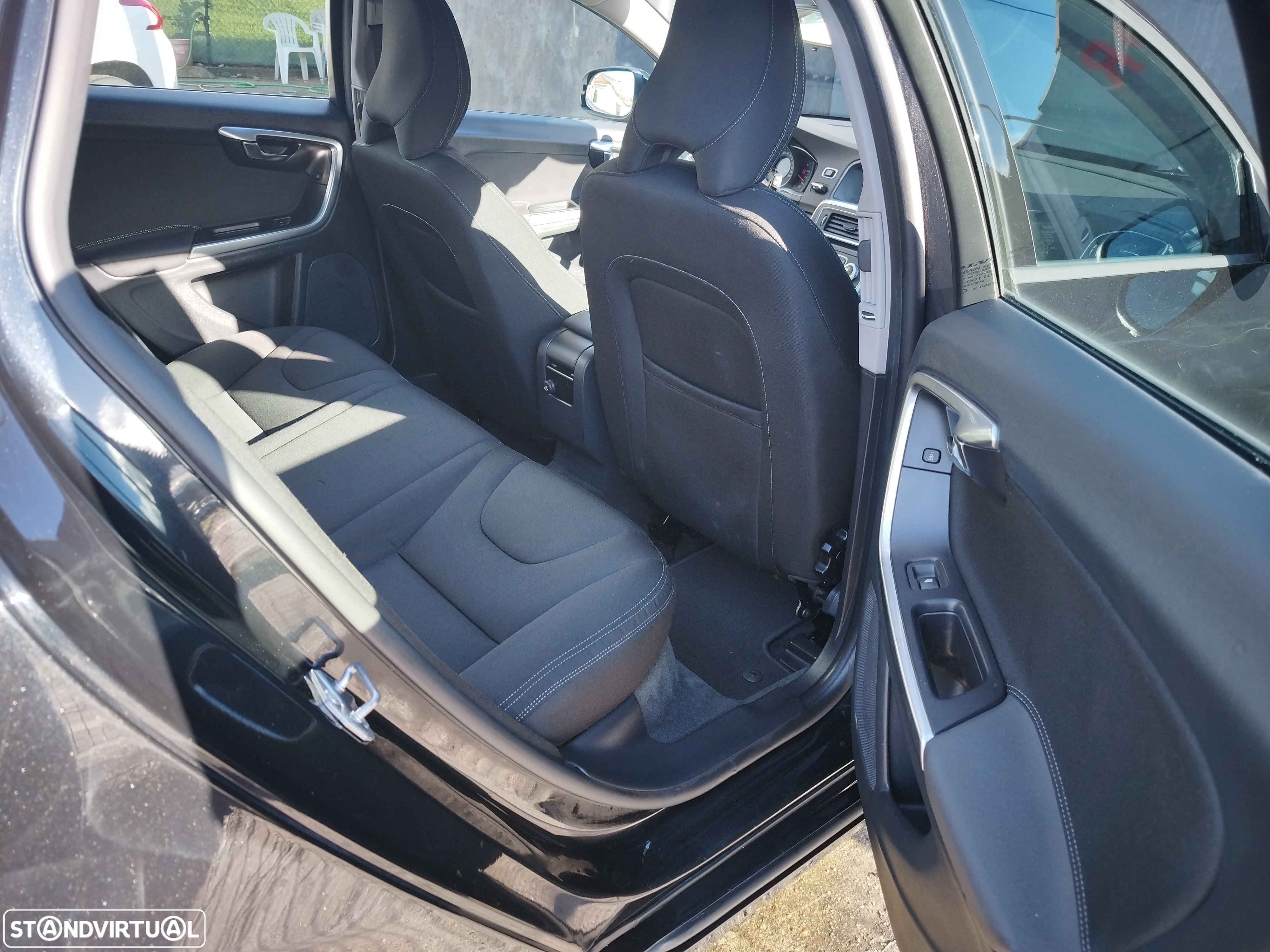 Volvo V60 D2 Momentum - 14