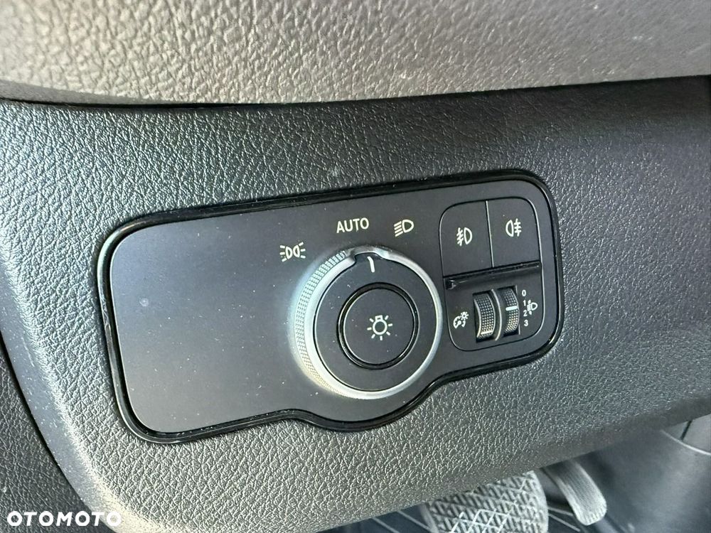 Mercedes-Benz Sprinter - 13