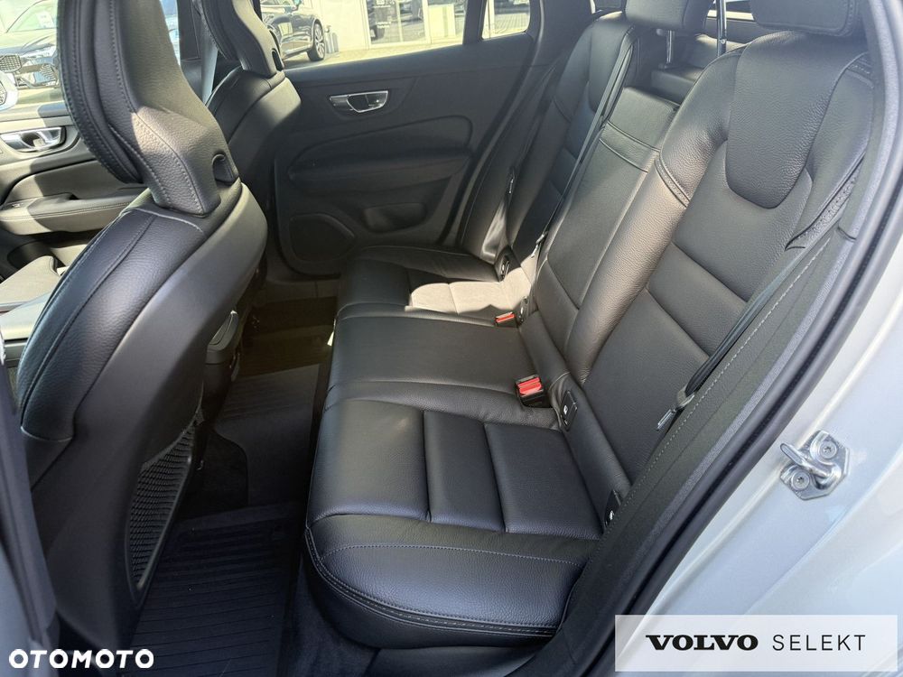 Volvo V60 Cross Country - 27