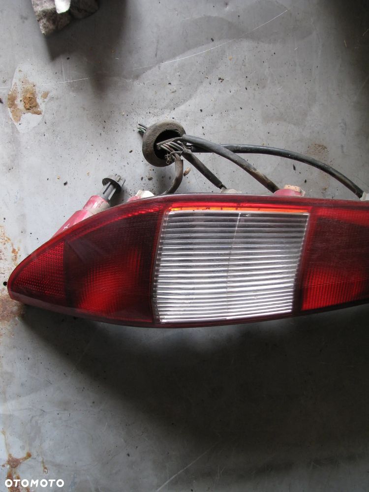 FORD MONDEO MK3 KOMBI LAMPA PRAWY TYŁ TYLNA PRAWA - 2
