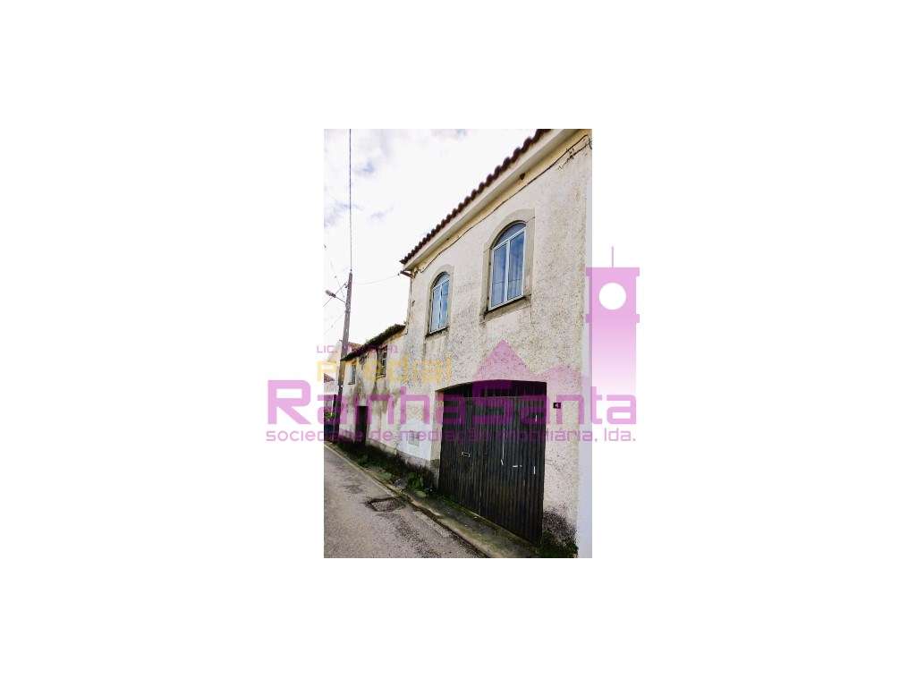 Casa para reabilitar com terreno - Rio de Vide -Miranda do Corvo - Grande imagem: 2/9