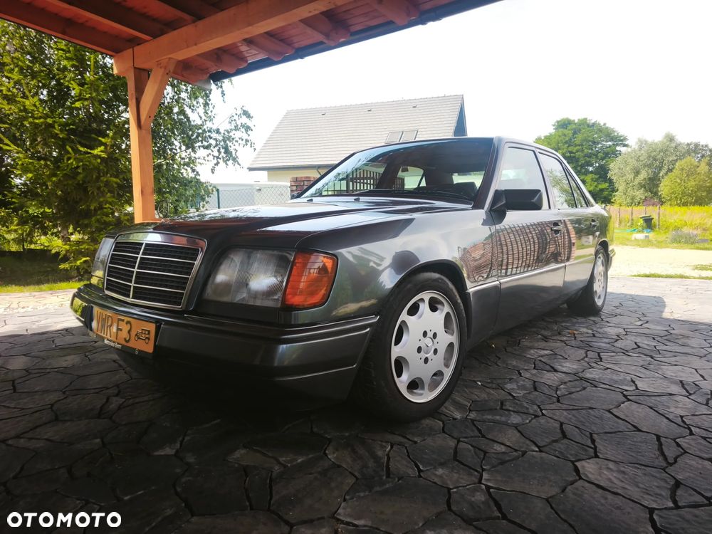 Mercedes-Benz Klasa E 200 - 3