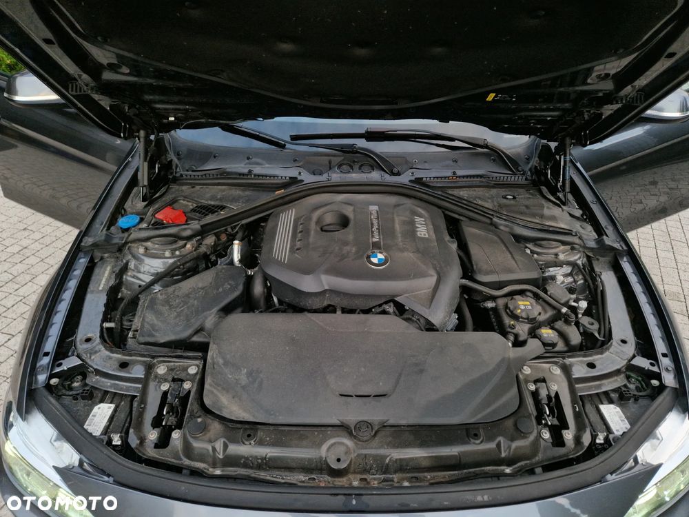 BMW Seria 3 330i xDrive - 16