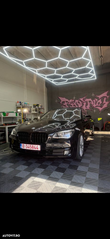 BMW Seria 7 740Li - 1