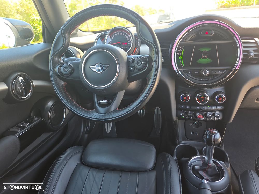 MINI Cabrio John Cooper Works - 23