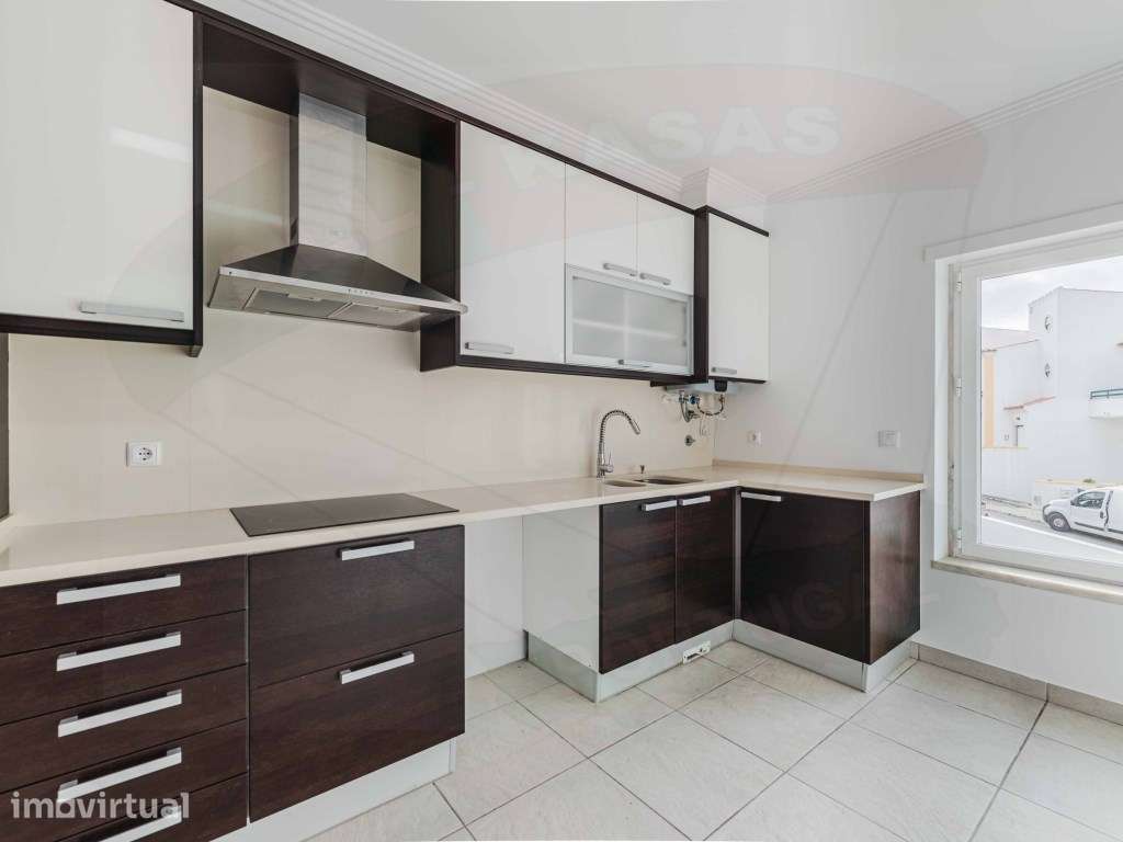 MORADIA T3+1 TOTALMENTE REMODELADA COM VISTA MAR NO CENTRO DA ERICEIRA - Grande imagem: 5/59