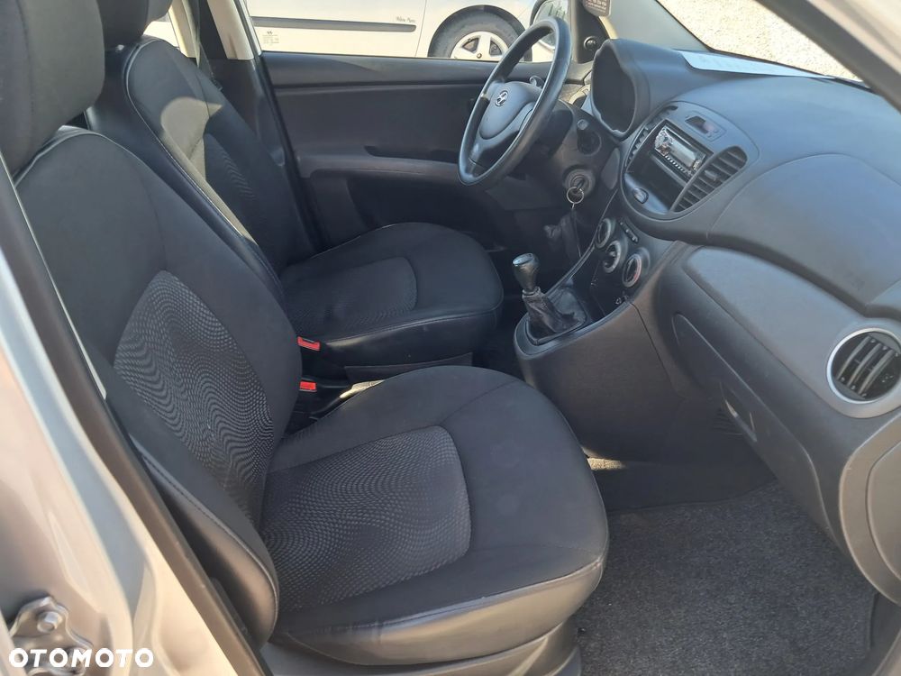 Hyundai i10 1.1 FIFA WM Edition - 11