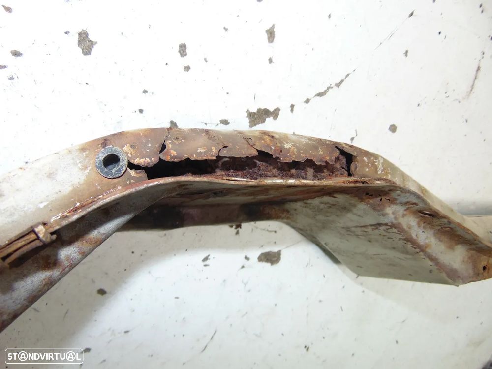 Renault 4F/4L travessa/Depósito água - 4