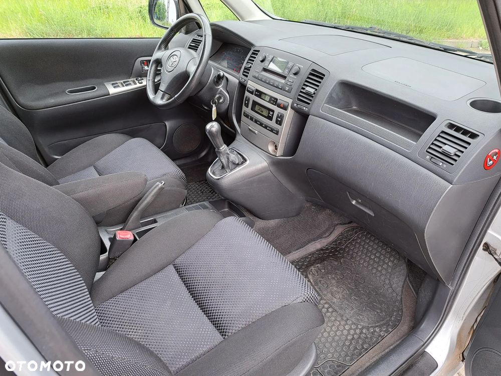 Toyota Corolla Verso - 16