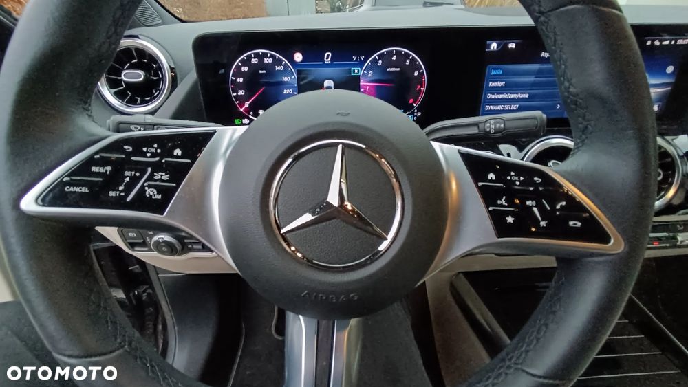 Mercedes-Benz GLA - 12