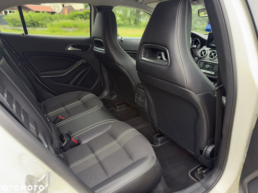 Mercedes-Benz GLA 200 7G-DCT AMG Line - 15