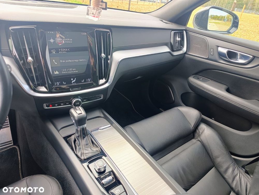 Volvo V60 T5 Geartronic R-Design - 27