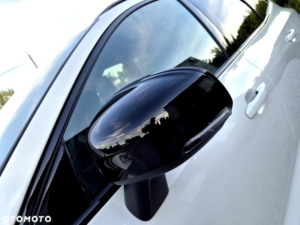 Volvo XC 60 B4 D AWD Plus Dark - 28