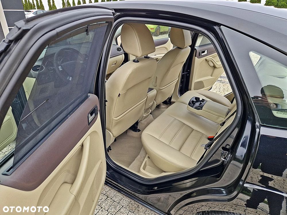 Ford Focus 1.6 Ghia - 11