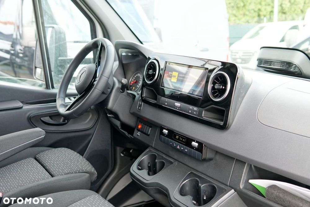 Mercedes-Benz Sprinter - 15