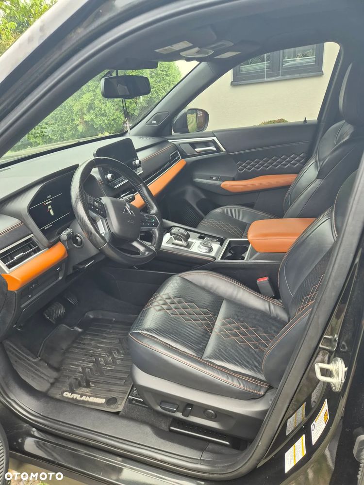 Mitsubishi Outlander - 14