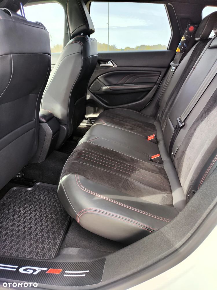 Peugeot 308 - 8