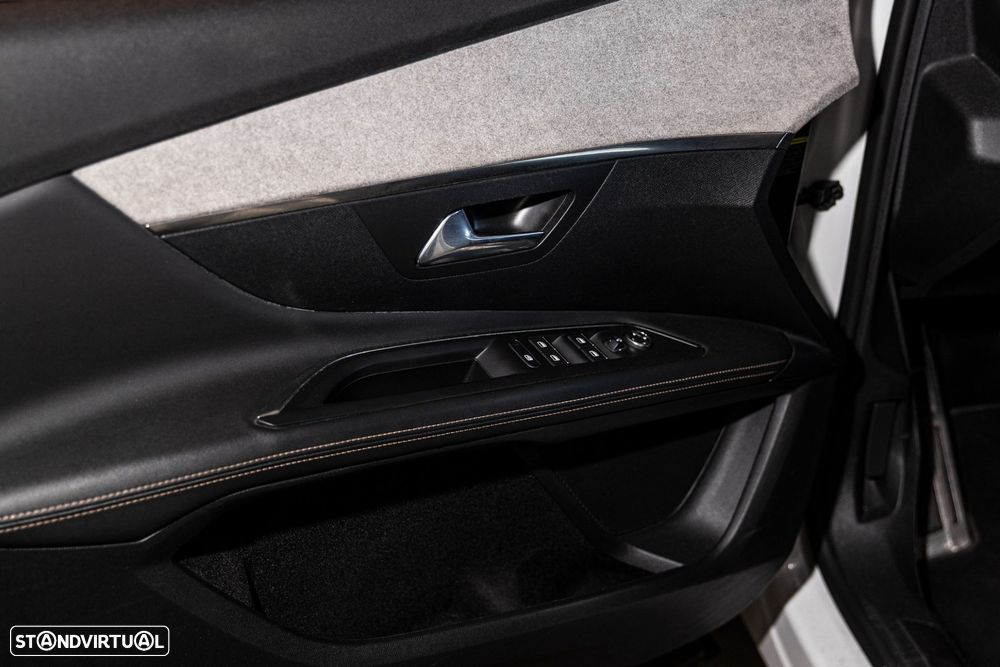 Peugeot 3008 1.6 Hybrid GT e-EAT8 - 28