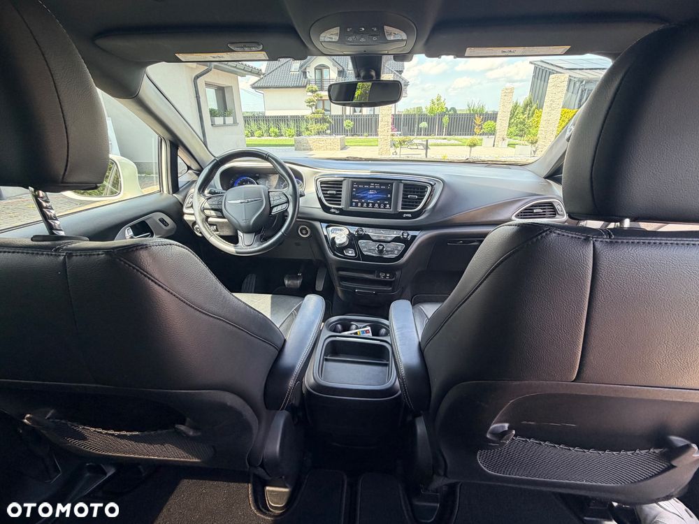 Chrysler Pacifica - 22