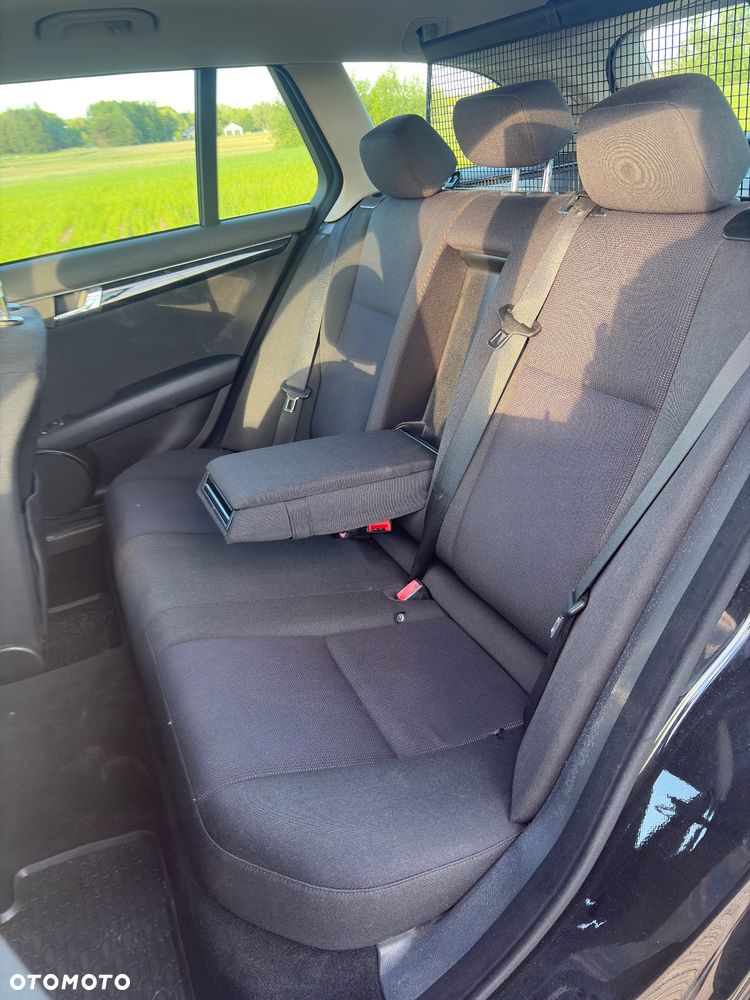 Mercedes-Benz Klasa C 220 CDI BlueEff Avantgarde - 23