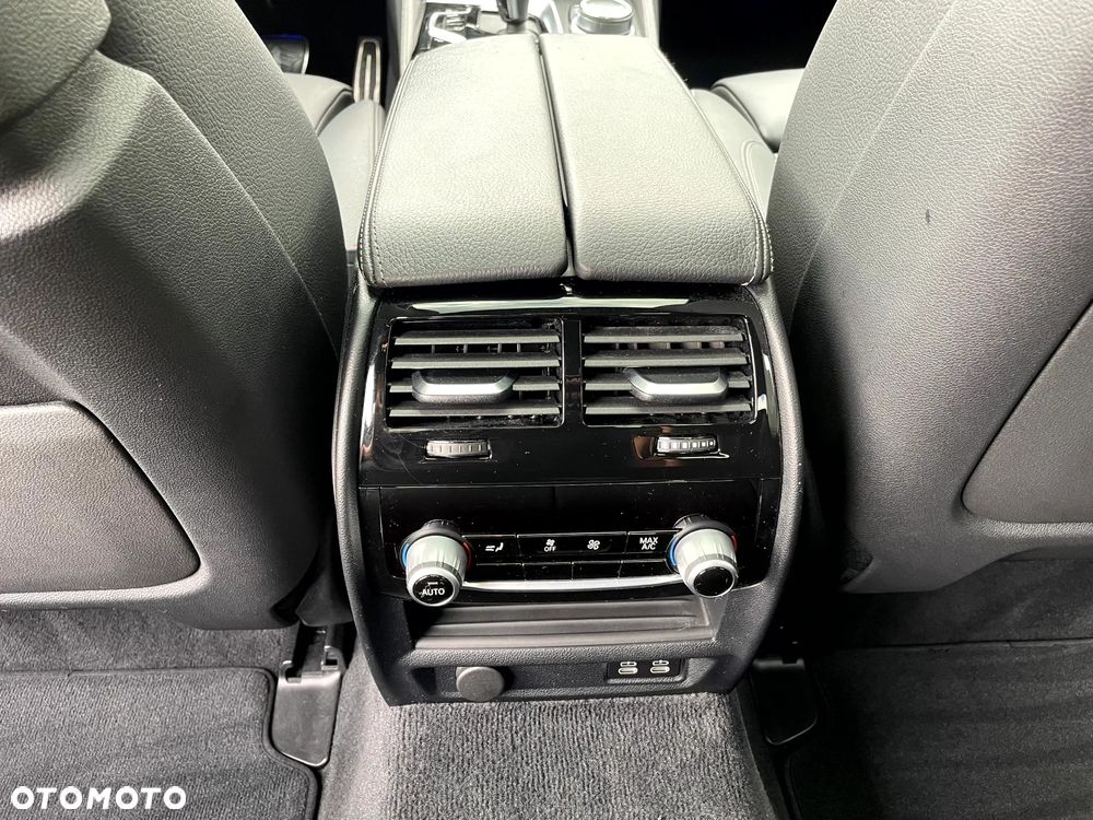 BMW Seria 5 520i M Sport Edition - 18