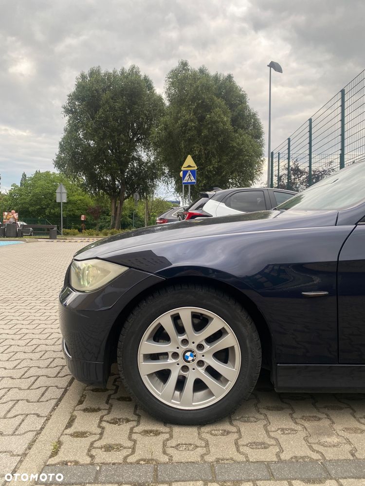 BMW Seria 3 318d - 4