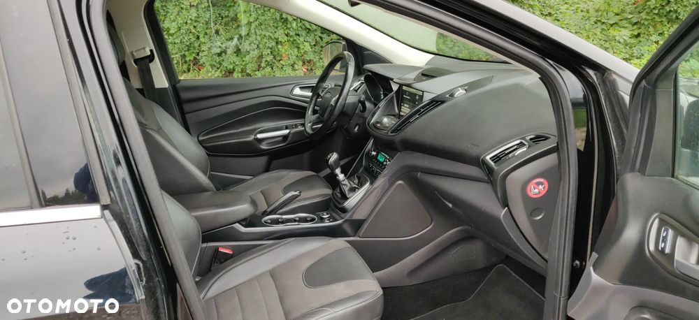 Ford Kuga 1.5 EcoBoost 2x4 Titanium - 10