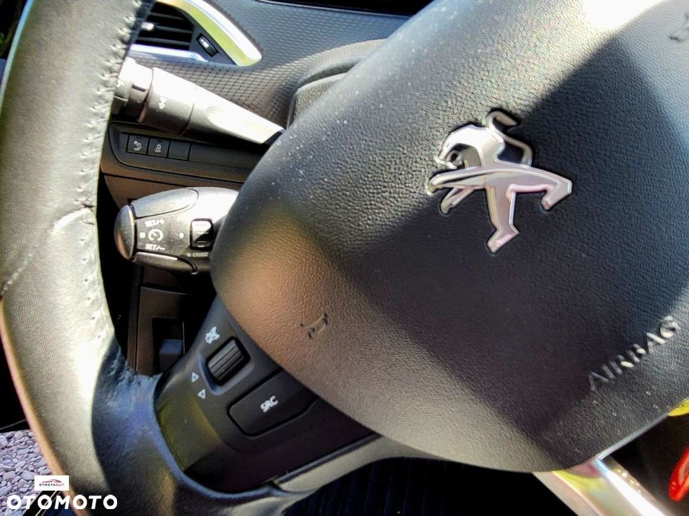Peugeot 2008 - 12