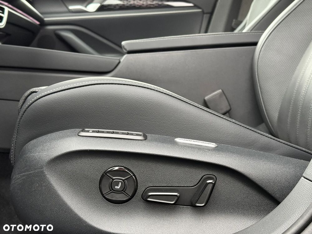 Volkswagen Passat Variant 2.0 TDI SCR DSG Elegance - 24