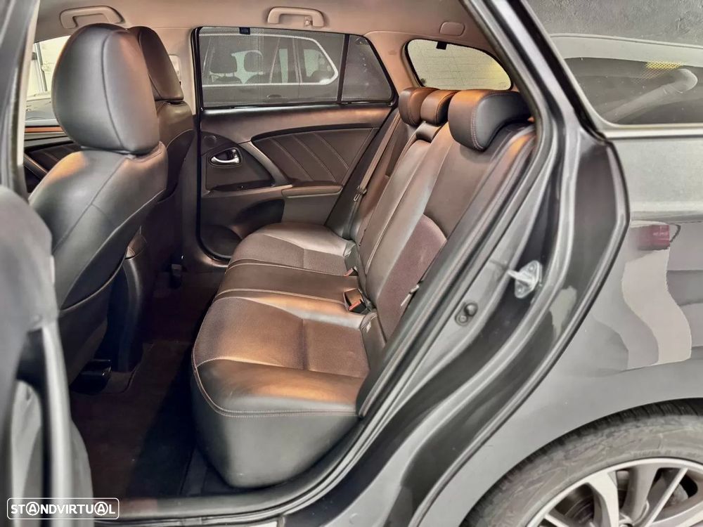 Toyota Avensis Touring Sports 2.0 D-4D Luxury+GPS - 47