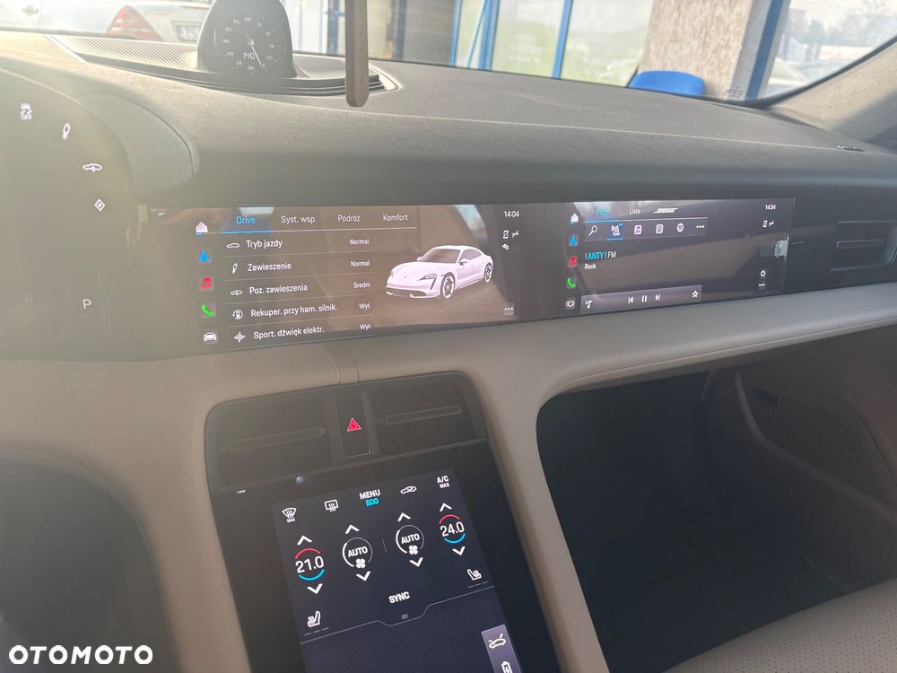 Porsche Taycan - 17