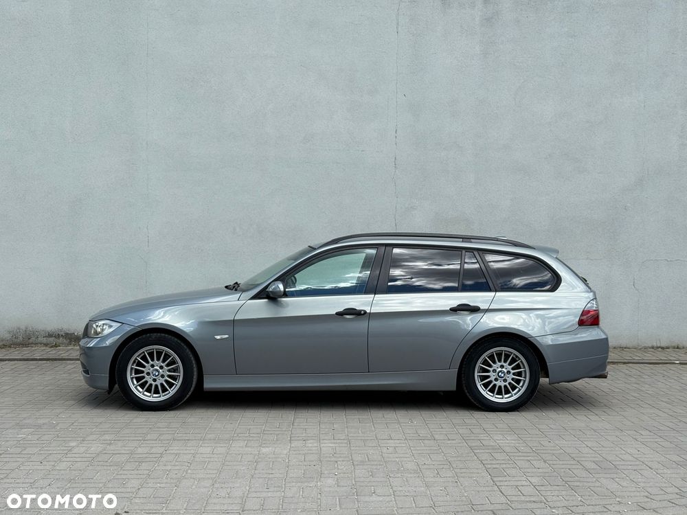 BMW Seria 3 318i - 5