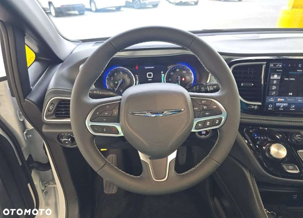 Chrysler Pacifica - 12