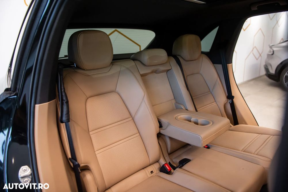 Porsche Cayenne Standard - 35