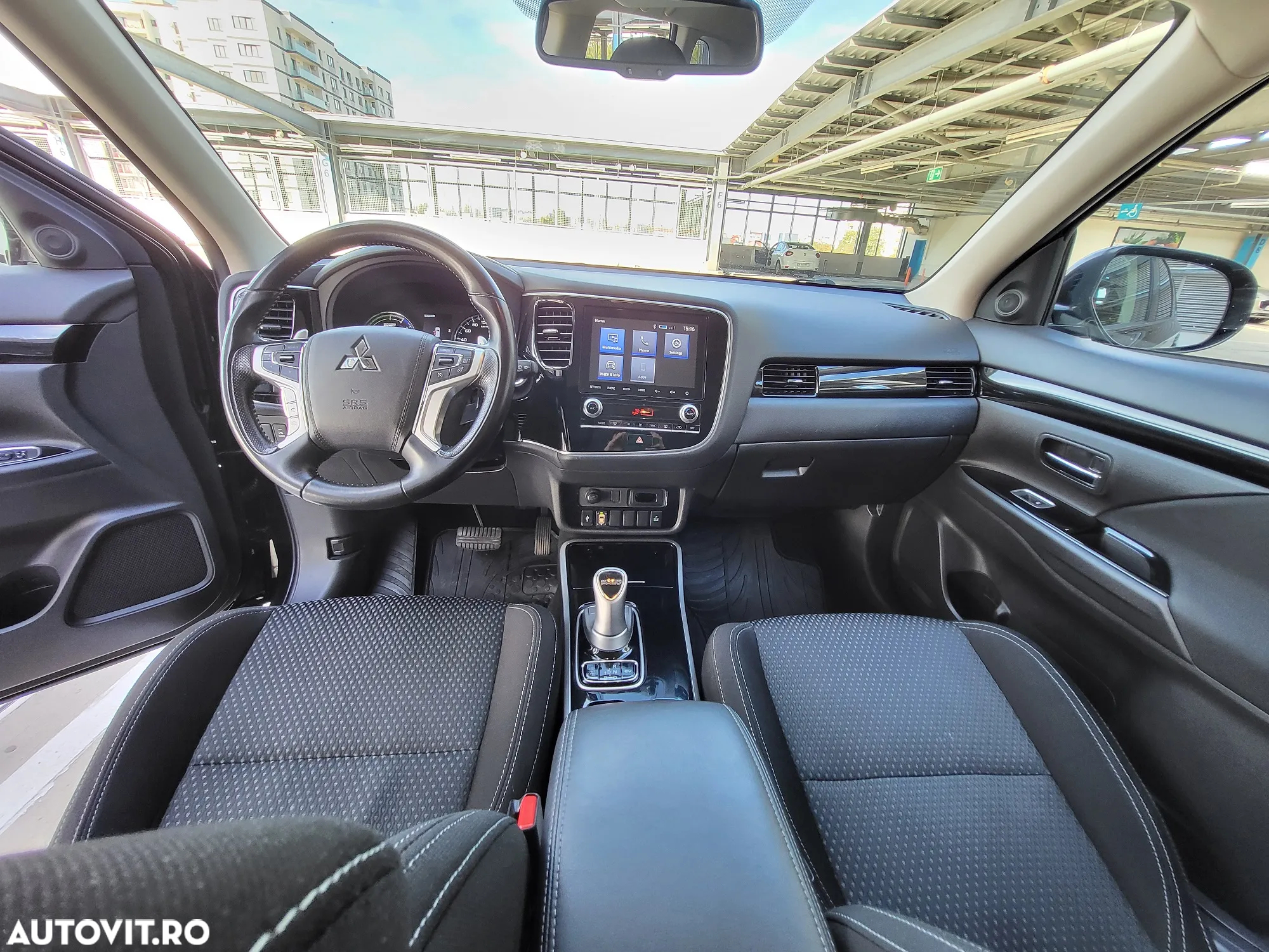 Mitsubishi Outlander 2.4 4WD Plug-In Hybrid - 11