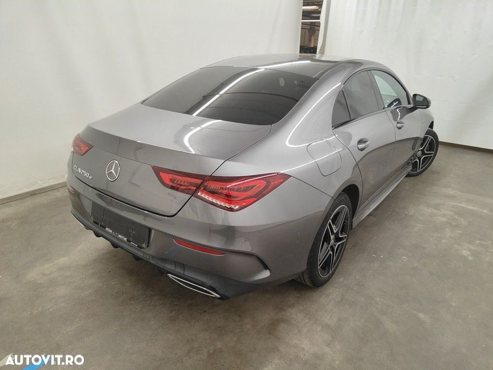 Mercedes-Benz CLA 250 e 8G-DCT AMG Line - 3