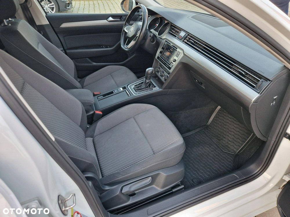Volkswagen Passat - 30