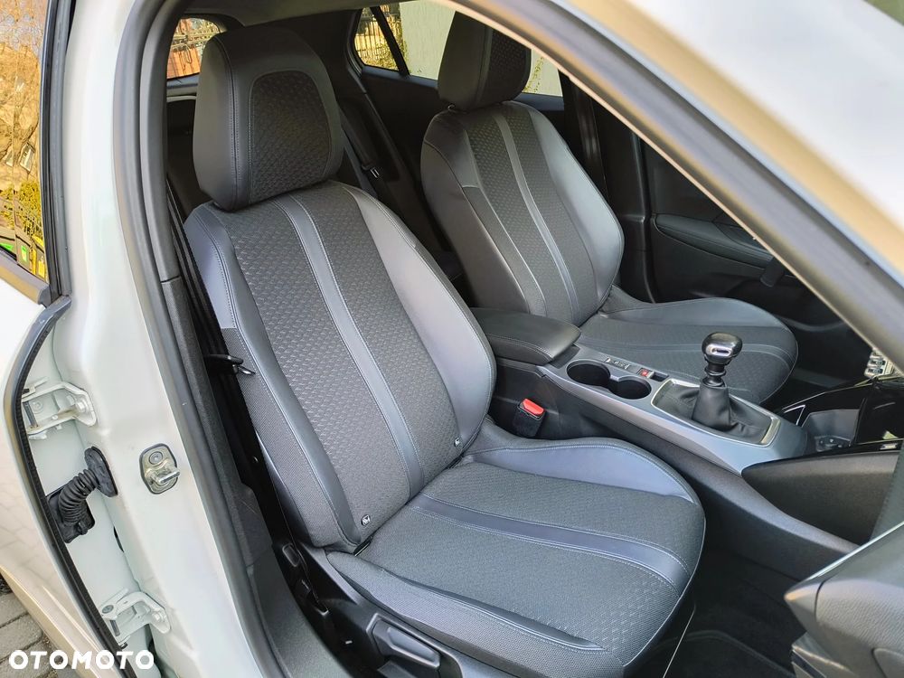 Peugeot 2008 1.5 BlueHDi Allure S&S - 28