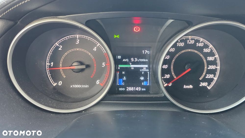 Mitsubishi Outlander - 2