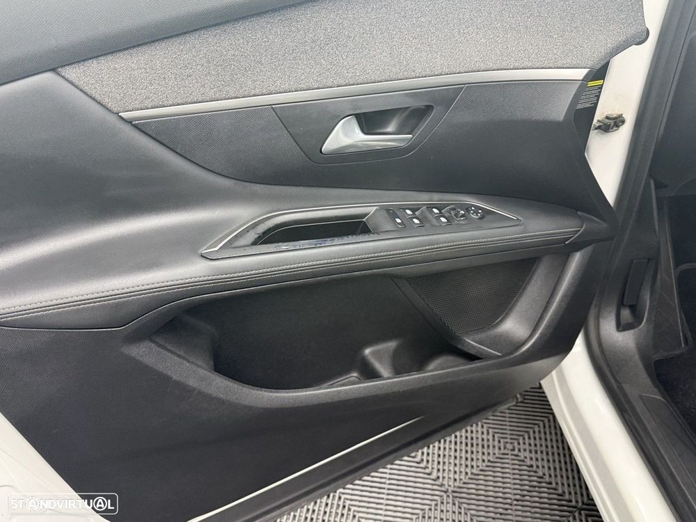 Peugeot 3008 1.2 PureTech Allure Pack EAT8 - 11