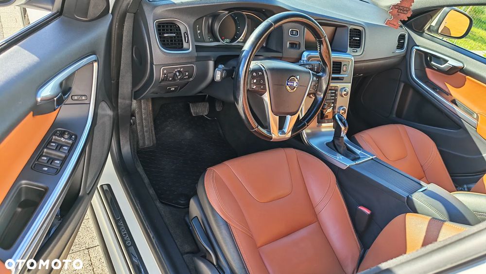 Volvo V60 D4 Geartronic Momentum - 36