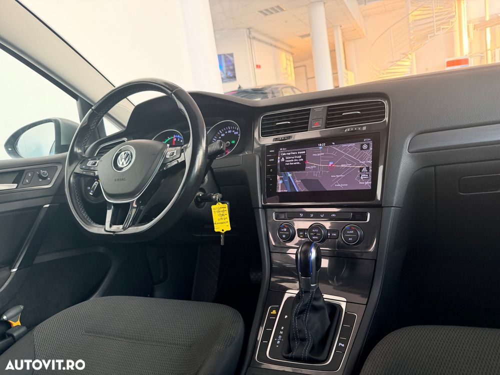 Volkswagen Golf - 10