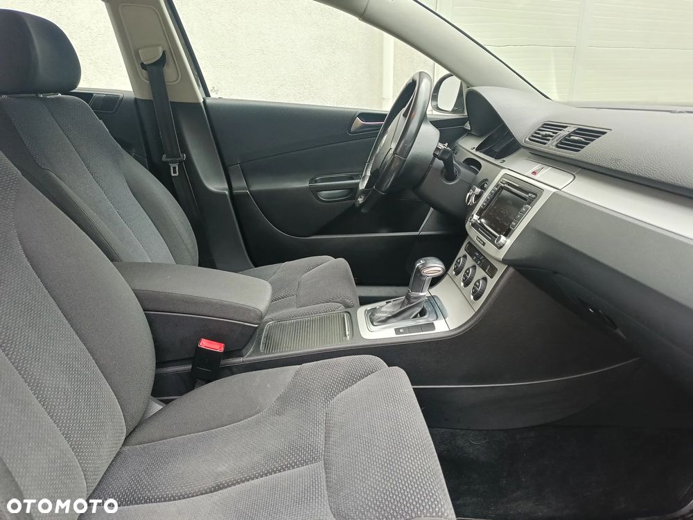 Volkswagen Passat 2.0 TDI Comfortline DSG - 11