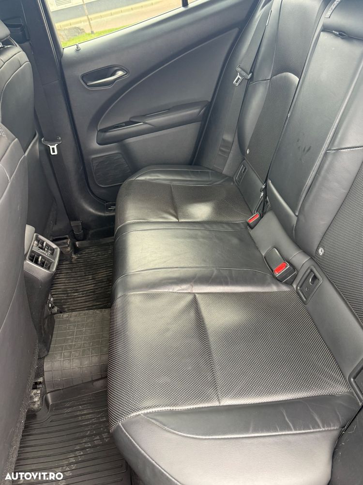 Lexus UX - 10