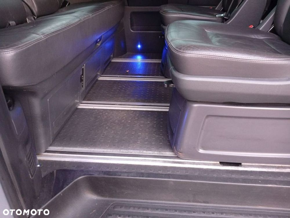 Volkswagen Multivan - 23