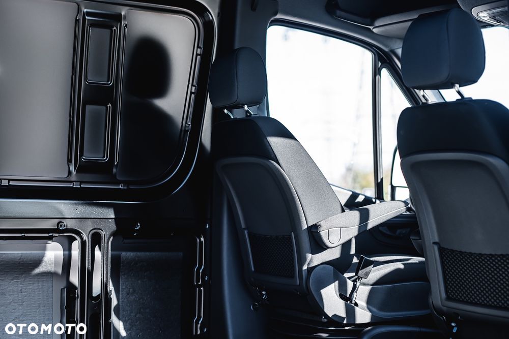 Mercedes-Benz Sprinter - 12