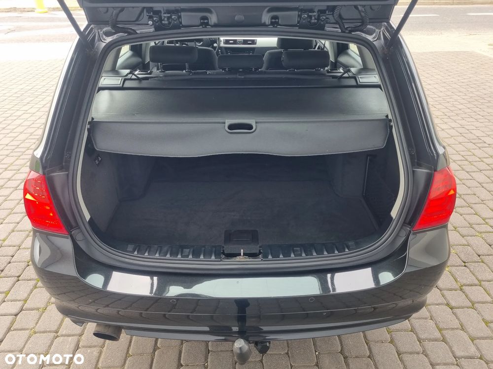 BMW Seria 3 318d DPF Edition Sport - 29