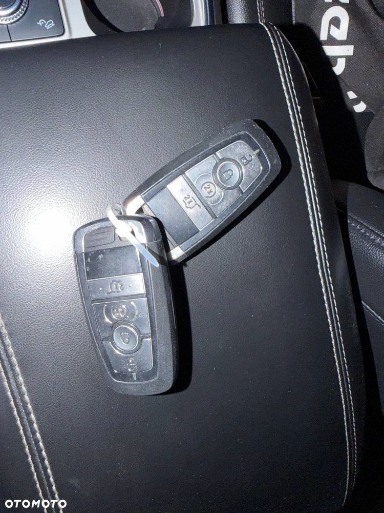 Ford Explorer - 22